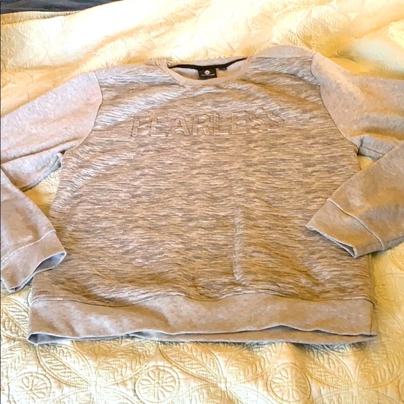 okademiks Tops - Okademiks Fearless sweat shirt